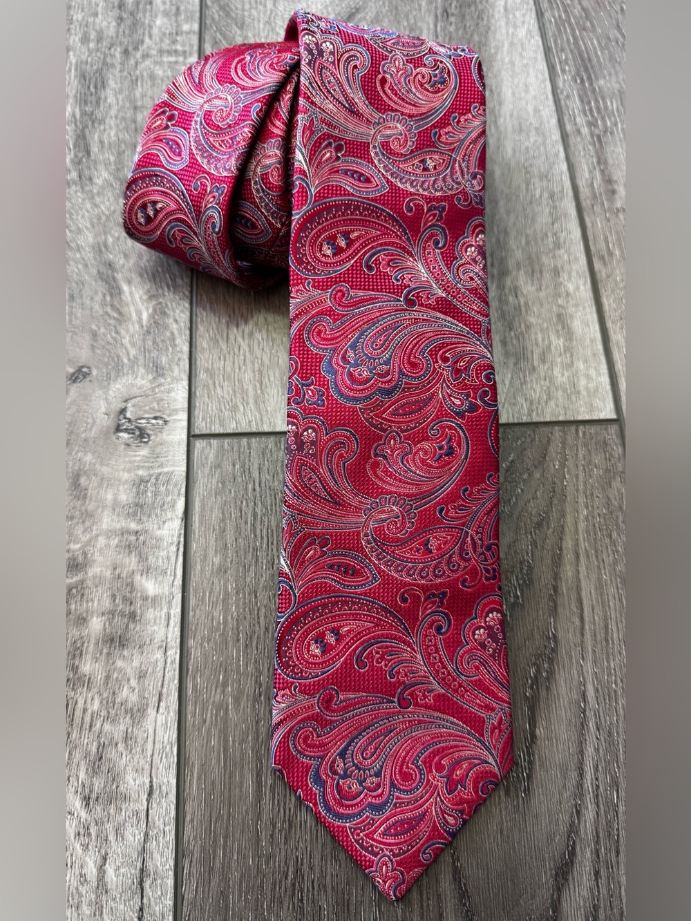 John W Nordstrom Men’s Textural Paisley Neck Tie Fuchsia 100% Silk Made In USA